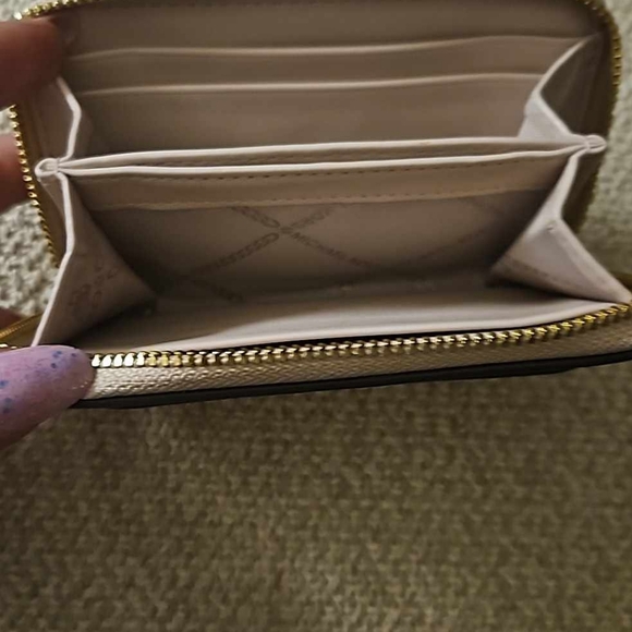 Michael Kors wallet - Picture 5 of 5